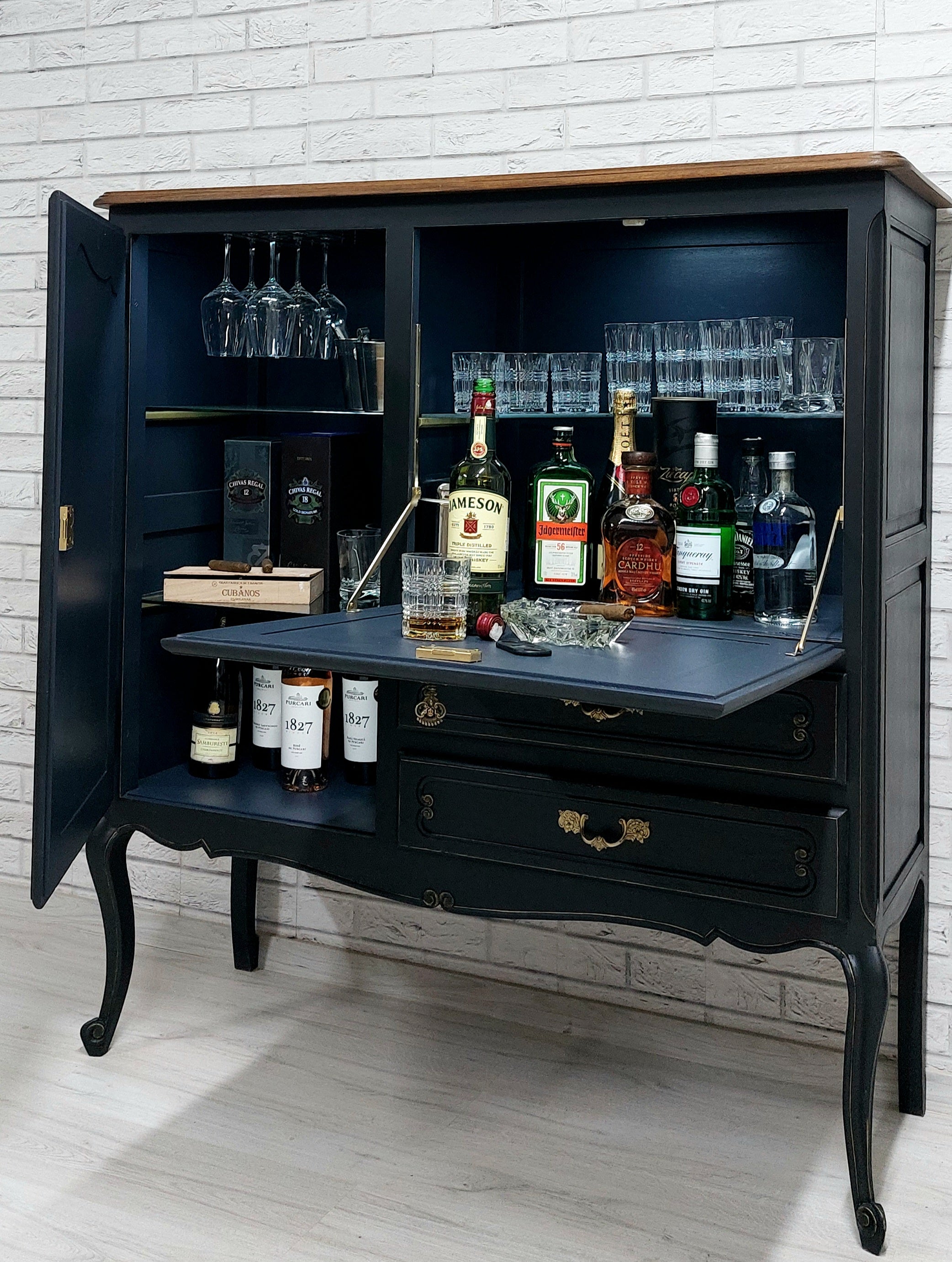 "Gentlemen's Corner"