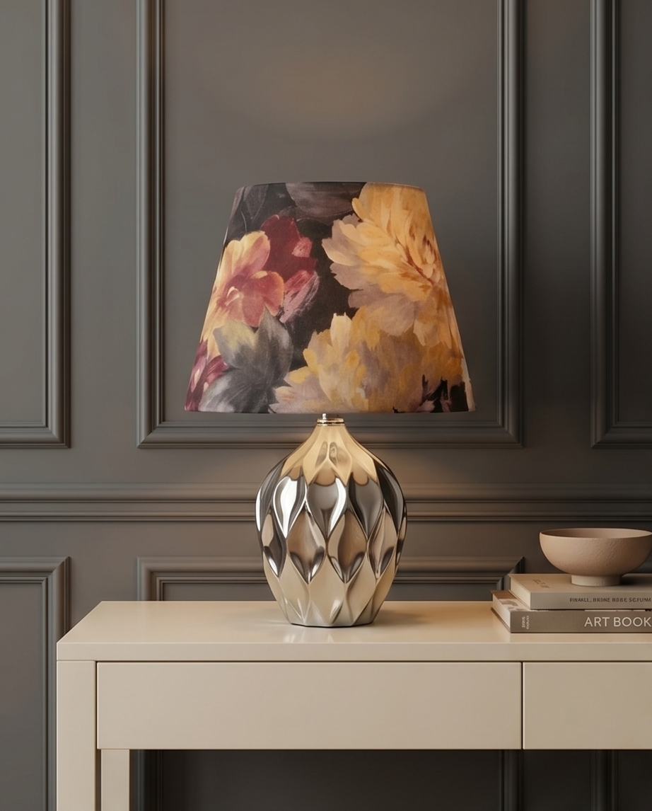 Lampa "Culoare" – Arta catifelei și eleganța ceramicii