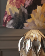 Lampa "Culoare" – Arta catifelei și eleganța ceramicii