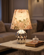Lampa "Viață în Roz" – Rafinament artizanal pentru casa ta