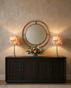 Lampa "Viață în Roz" – Eleganță tactilă și strălucire cromată