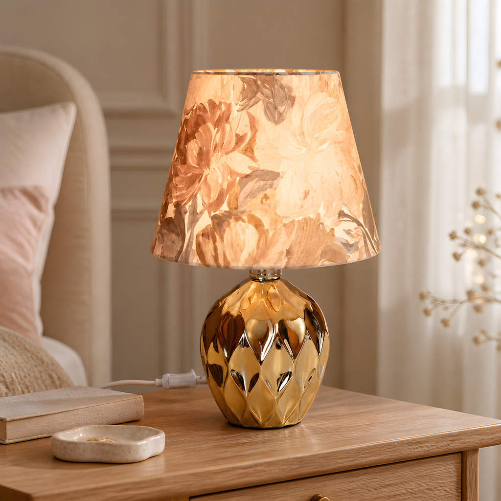 Lampa "Pastel" – Arta catifelei și eleganța ceramicii