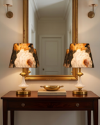 Lampa „Bujor Alb” – Rafinament auriu și lumină difuză