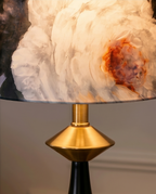 Lampa "Bujor Alb" – Artizanat și confort vizual