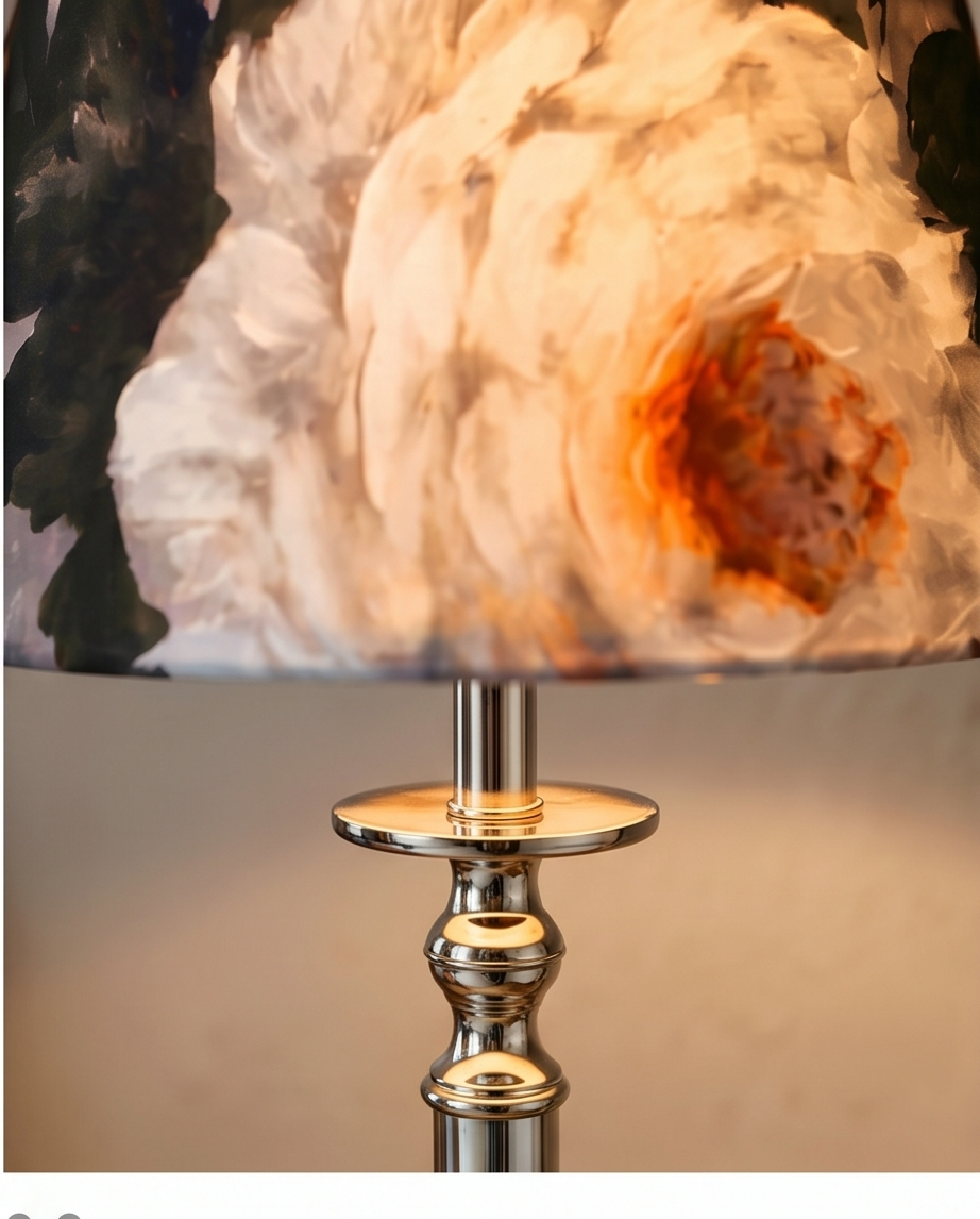 Lampa "Bujor Alb" – Eleganță tactilă și strălucire cromată
