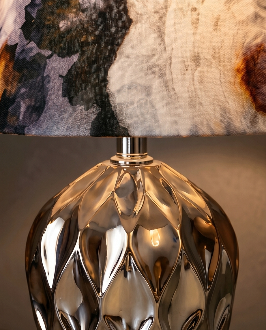 Lampa "Bujor Alb" – Arta catifelei și eleganța ceramicii