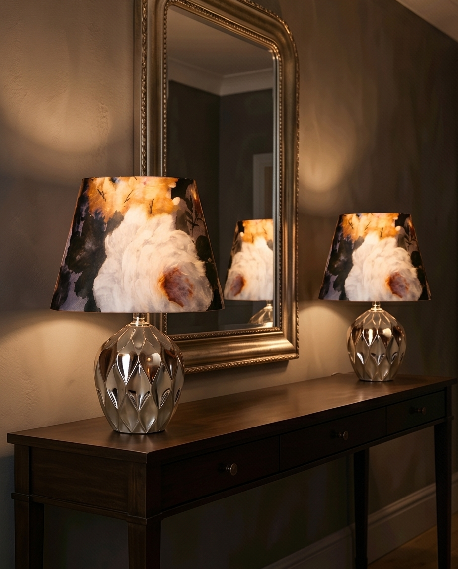 Lampa "Bujor Alb" – Arta catifelei și eleganța ceramicii