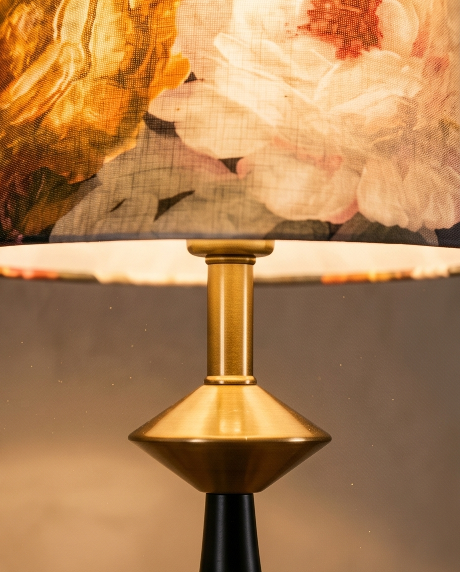 Lampa "Bujor Alb" – Artizanat și confort vizual