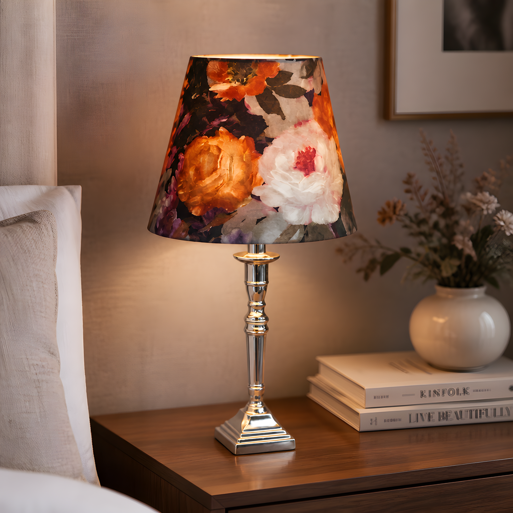 Lampa "Bujor Alb" – Eleganță tactilă și design contemporan