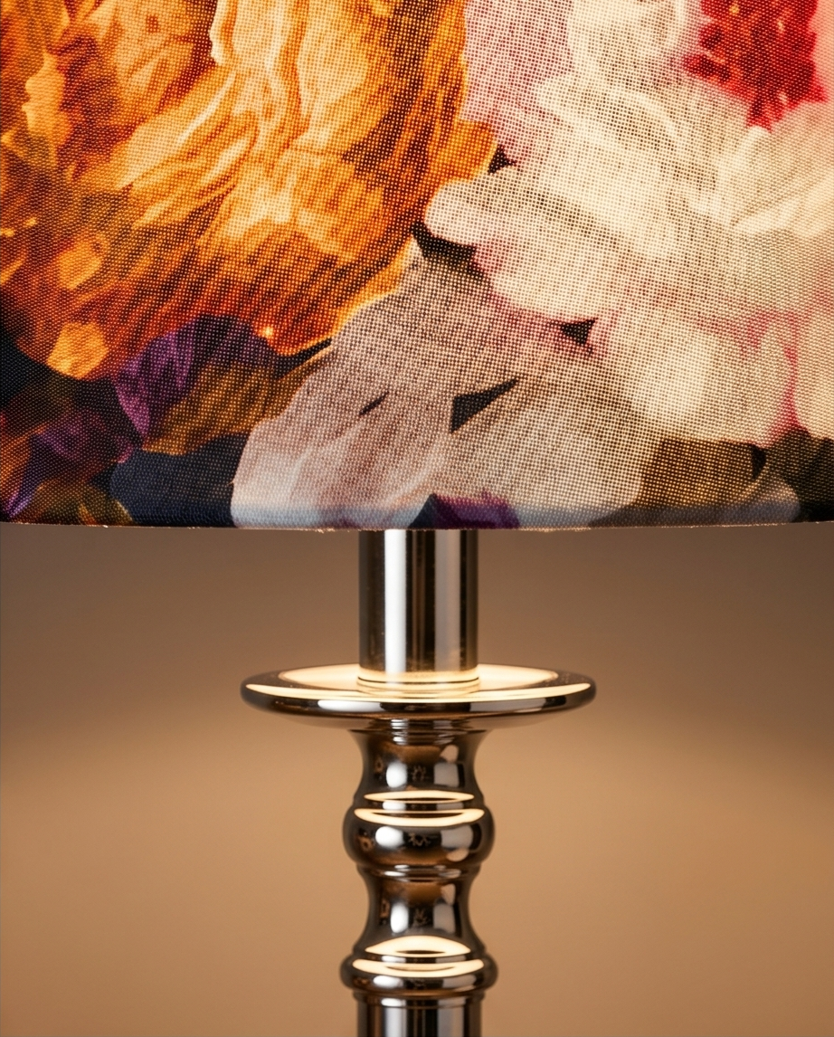 Lampa "Bujor Alb" – Eleganță tactilă și strălucire cromată