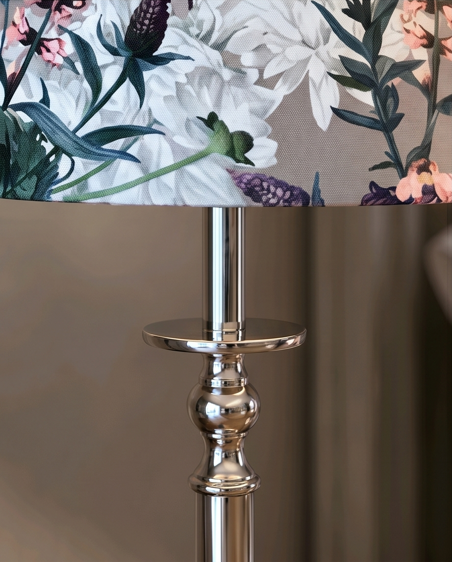 Lampa „Clopoțel” – Eleganță tactilă și strălucire cromată