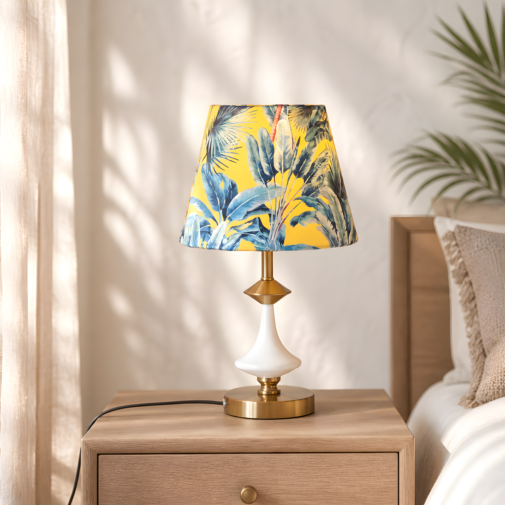 Lampa „Soare in Jungla” – Rafinament auriu și lumină difuză