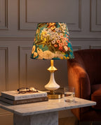Lampa „Florile Curcubeului” – Rafinament auriu și lumină difuză