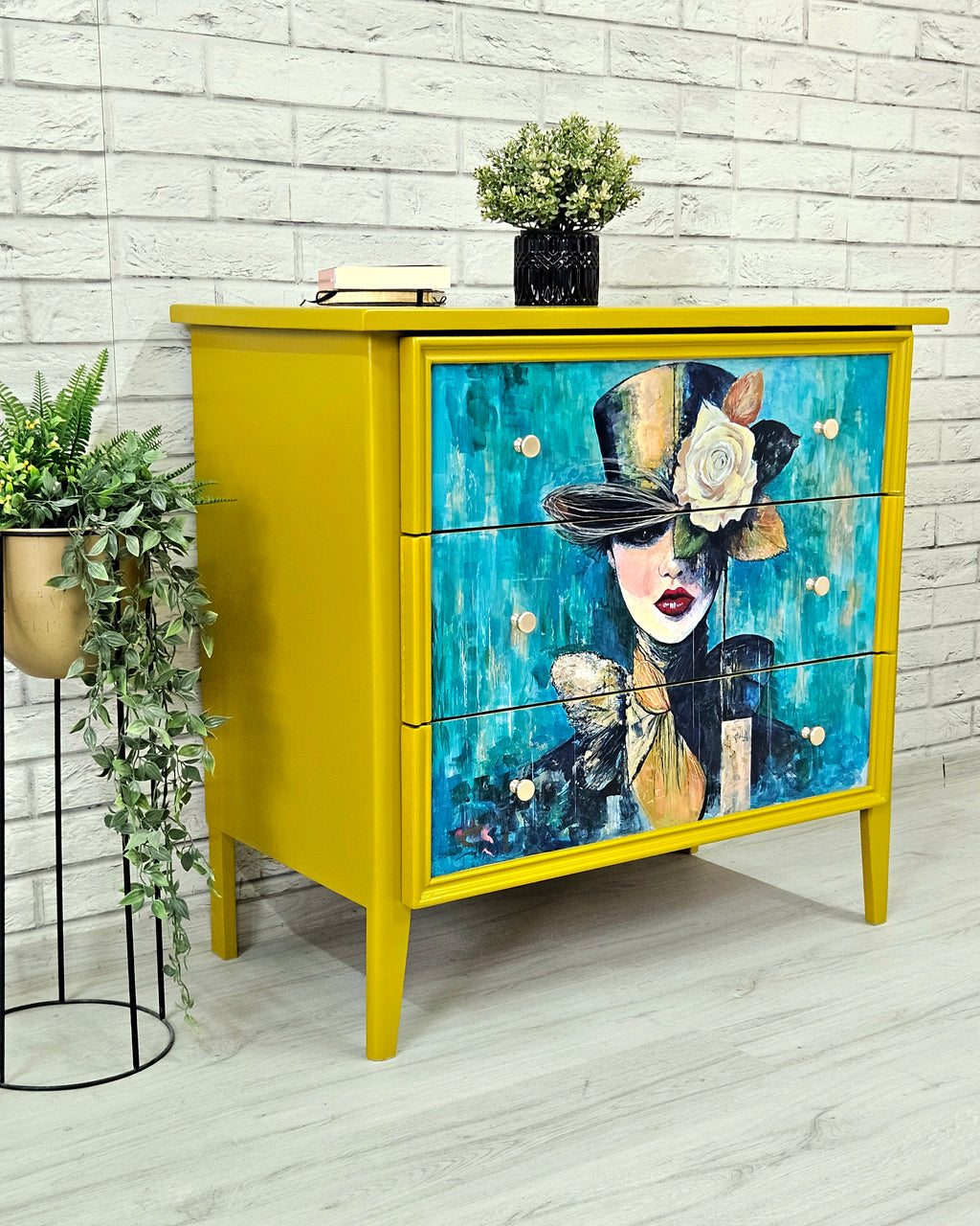 Mobilier pictat manual, comoda unicat Colorat by Mihaela Marinescu