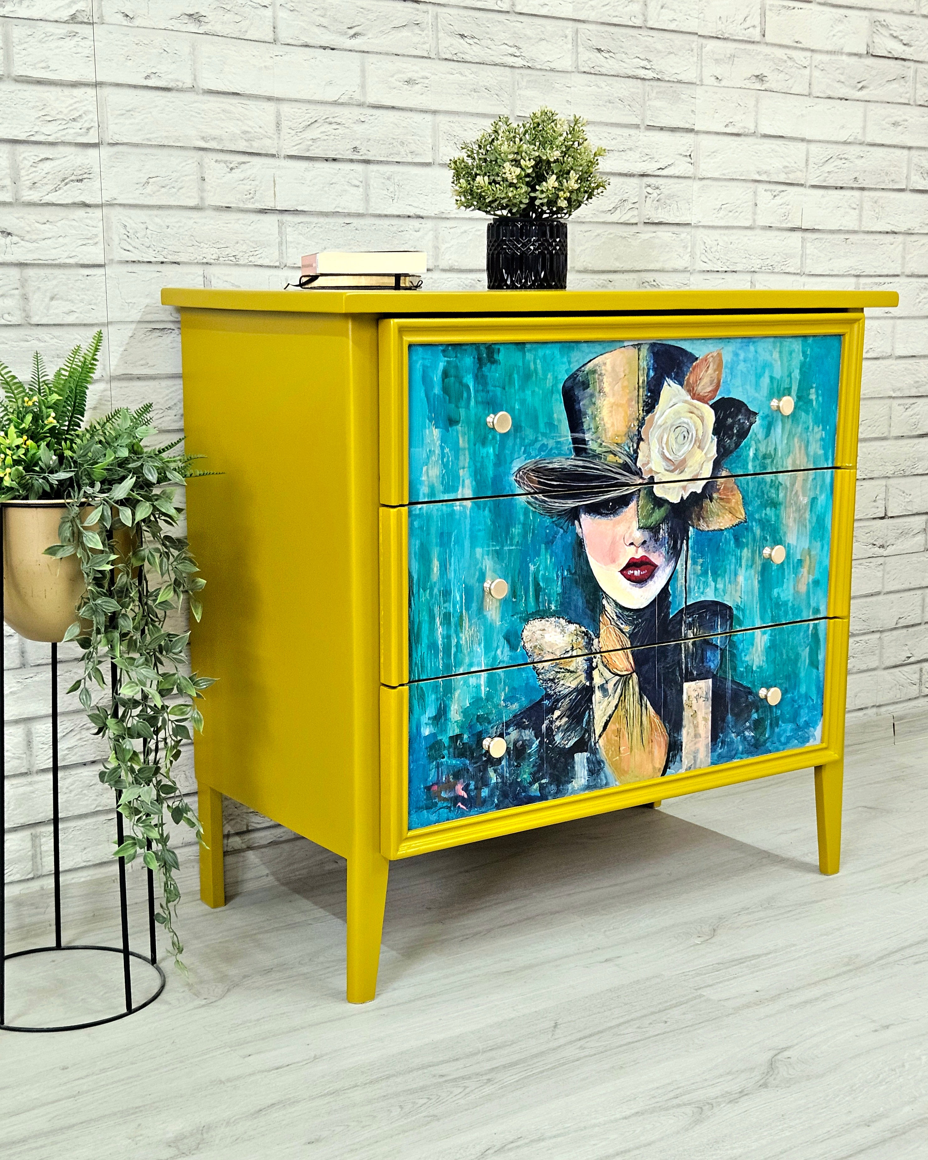 Mobilier pictat manual, comoda unicat Colorat by Mihaela Marinescu