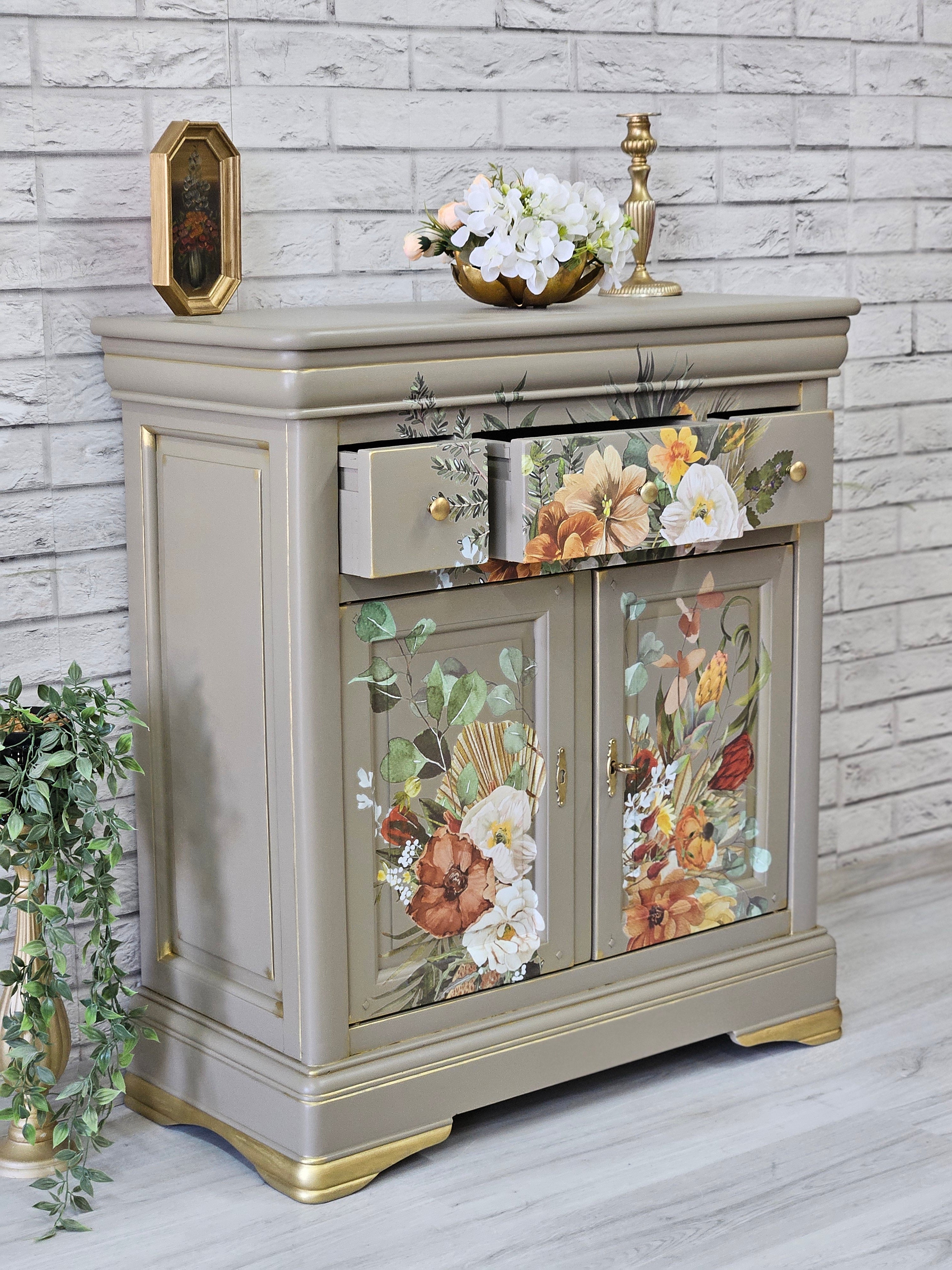 Comodă vintage cu sertar, decorată cu motive florale prin transfer special