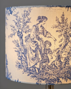 Lámpara de Noche Artesanal "Mama" azul – Edición Limitada Toile de Jouy
